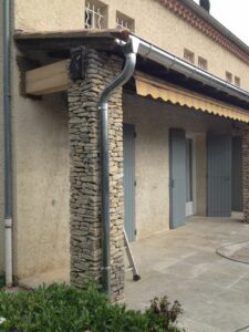 pose-de-goutiere-de-en-zinc-a-villeneuve-les-avignon-1-