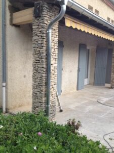 pose-de-goutiere-de-en-zinc-a-villeneuve-les-avignon-2-