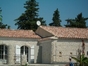 renovation-maison-traditionnelle-provencale-avec-courture-mecanique-gelis-plein-sud